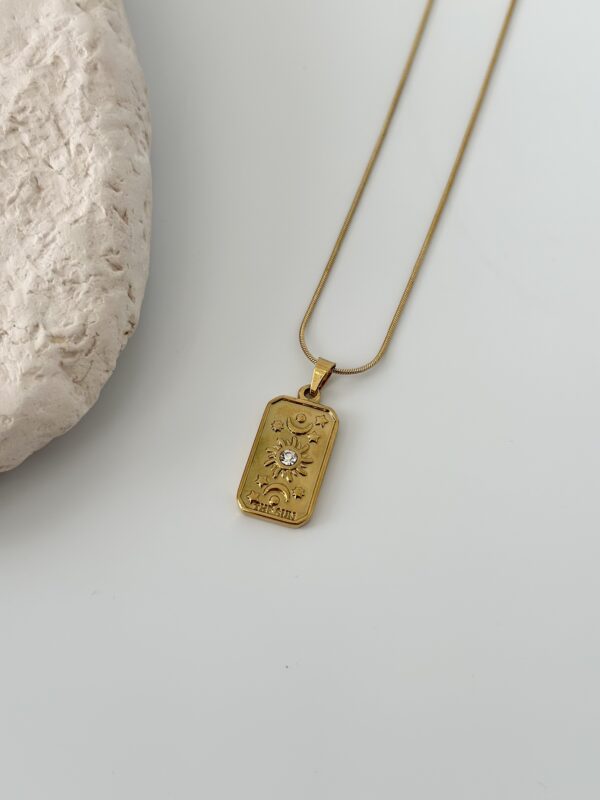 Çelik Gold Renk Zirkon Taşlı Aksesuarlı Vintage Kolye