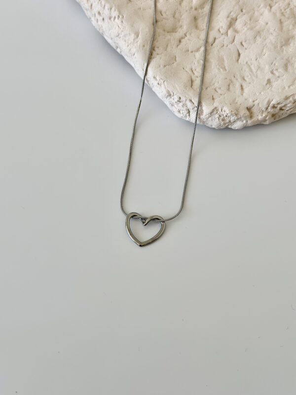 Çelik İçten Geçme Kalp Kolye
