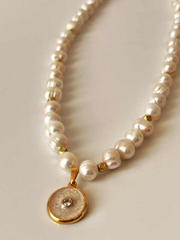 Dorika Detaylı Altın Kaplama Gerçek İnci Choker Kolye