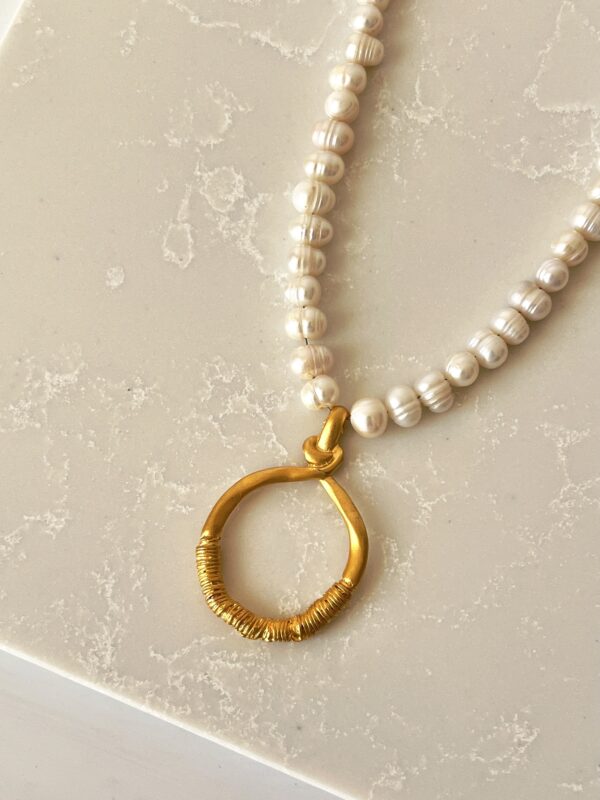 Oval Uç Detaylı Tasarım İnci Kolye