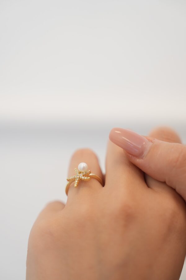 Pirinç Gold Renk Zirkon Taşlı Deniz Yıldızı Model İnci Detay Ayarlababilir Yüzük