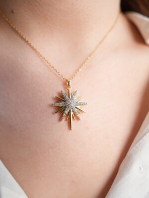 Çelik Gold Renk Zincir Zirkon Taşlı Kuzey Yıldızı Model Kadın Kolye
