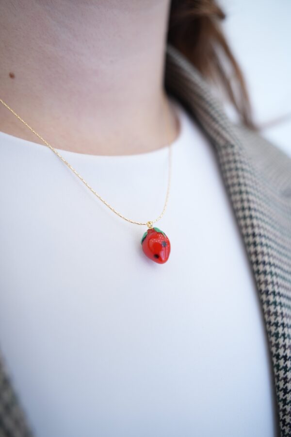 Çilek Detaylı Çelik Kolye