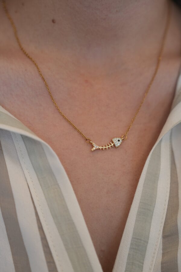 Balık Model Zirkon Taşlı Çelik Kolye