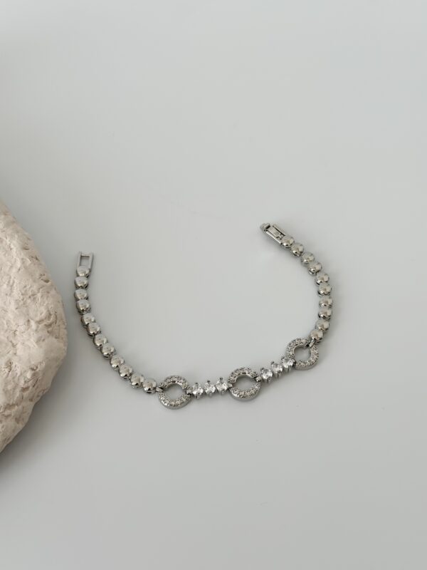 Gümüş Renk Zirkon Taşlı Halka Figürlü Topçuk Model Bileklik