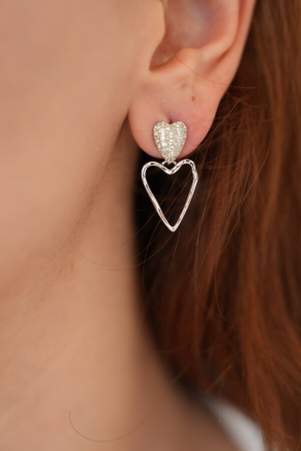 Kalp Detaylı Zirkon Taşlı Küpe