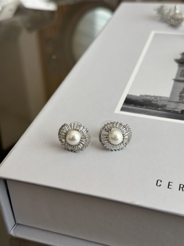 Gümüş Renk Zirkon Taşlı İncili Kadın Vip Küpe