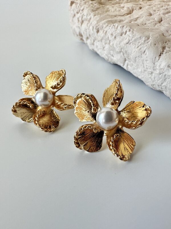 İnci Detaylı Çiçek Küpe