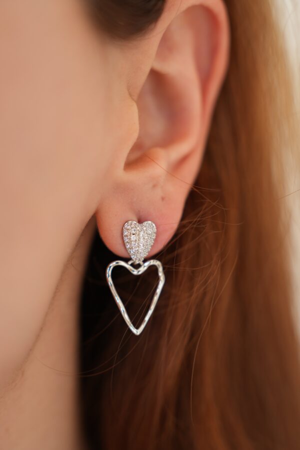 Kalp Detaylı Zirkon Taşlı Küpe