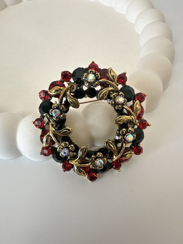 Çelenk Model Zirkon Taş Detaylı Broş