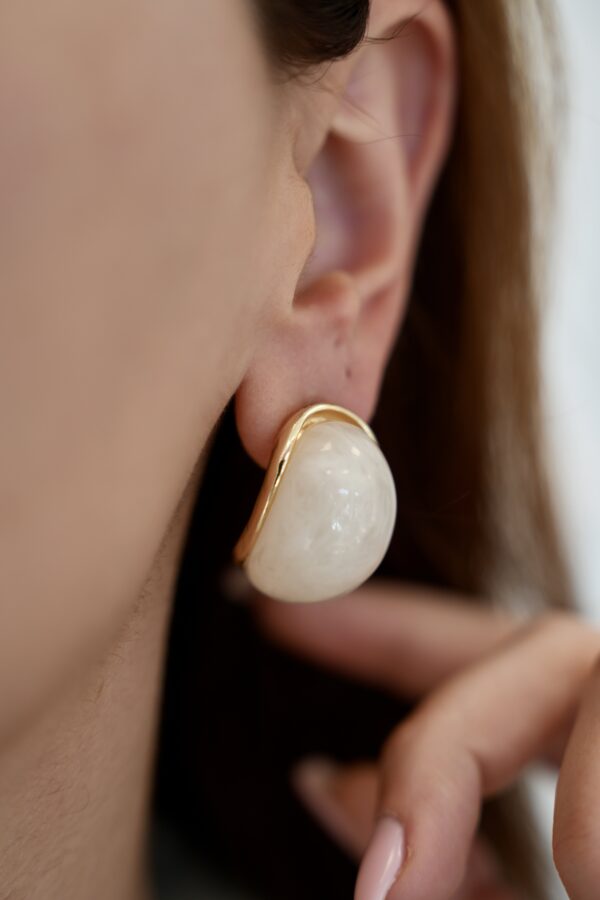 Sedefli Beyaz Modern Küpe