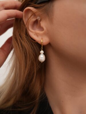 970b0ad9e275fd7a66b0bbeb8eab6cfe.jpg Damla İnci Detaylı Vip Gerçek İnci Küpe