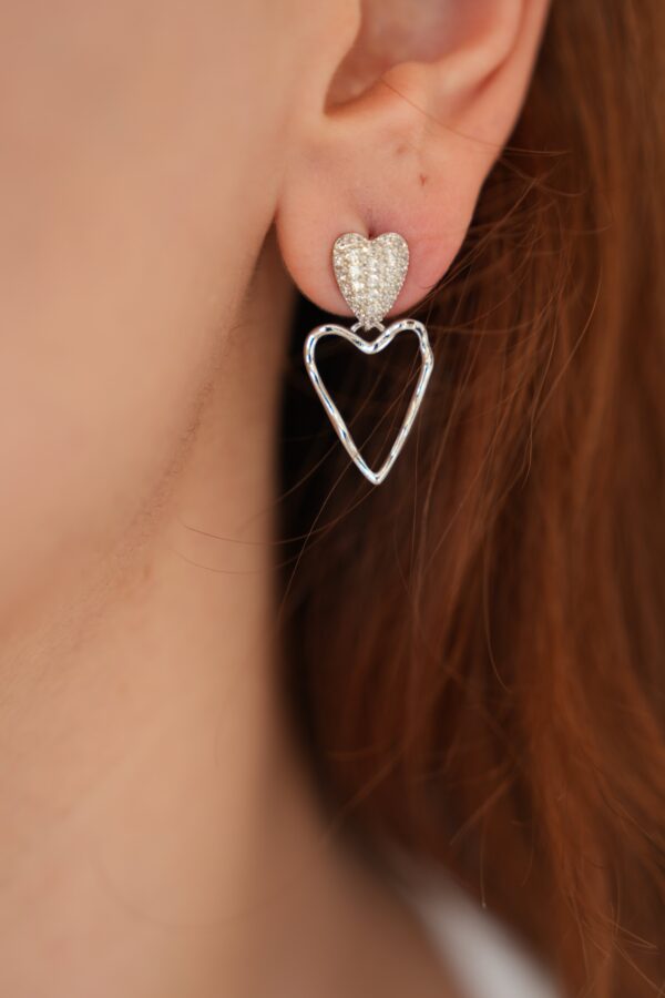 Kalp Detaylı Zirkon Taşlı Küpe