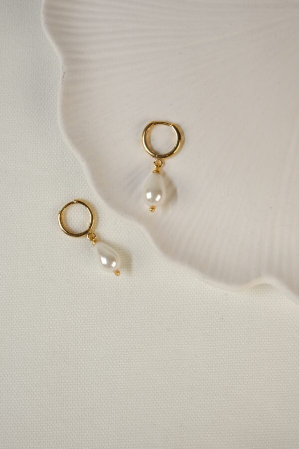 Mayorka İnci Detaylı Minimal Tasarım Altın Kaplama Halka Küpe