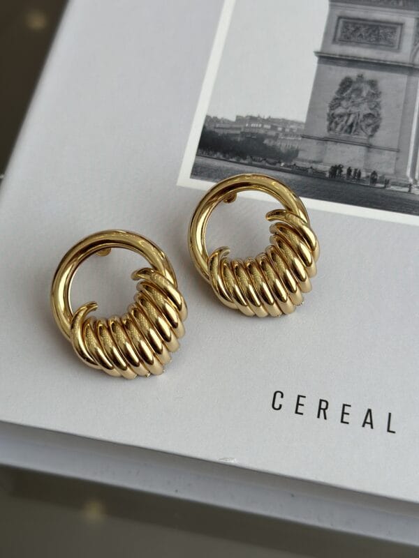 Gold Renk Halka Sarmal Model Vip Kadın Küpe