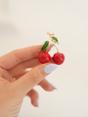 Pirinç Gold Renk Kiraz Model Kadın Broş