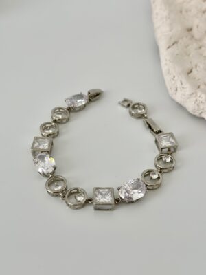 9e088c0c1786fcfd7bba31451c0d2c46.jpg Zirkon Taş Detaylı Gümüş Renkli Çelik Bileklik