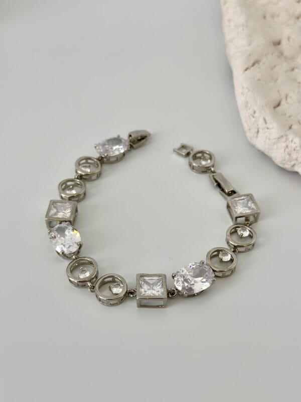 Zirkon Taş Detaylı Gümüş Renkli Çelik Bileklik