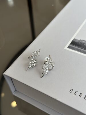 9e565cc16b78e91ab733888c888c2cac-2.jpg Gümüş Renk Zirkon Taşlı Yaprak Model Kadın Vip Küpe