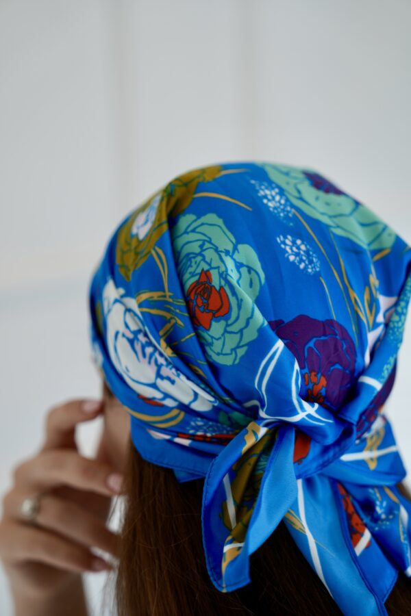 Mavi Renkli Çiçek Desenli Fular