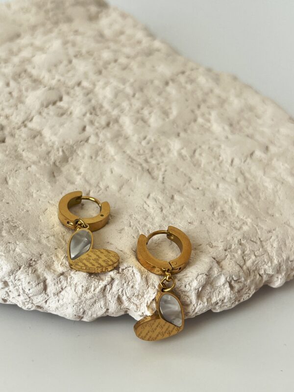 Kalp Detaylı Sedefli Çelik Küpe