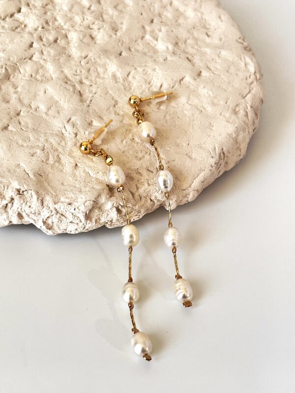 Pirinç Üzeri Altın Kaplama İnci Detaylı Küpe