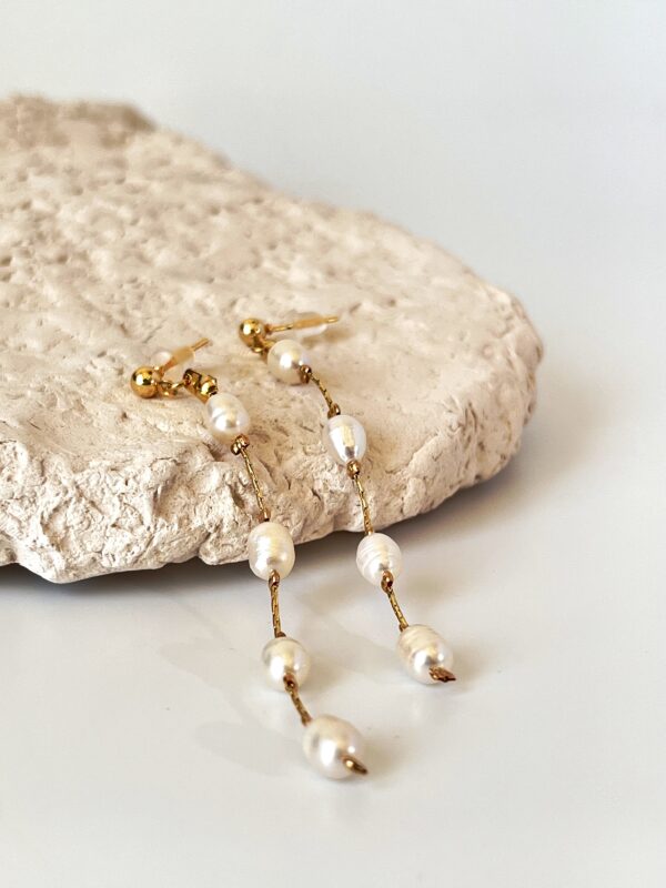 Pirinç Üzeri Altın Kaplama İnci Detaylı Küpe