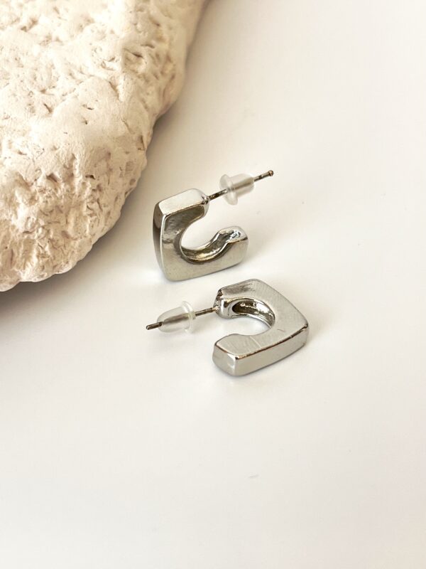 Gümüş Renkli Mini Küpe