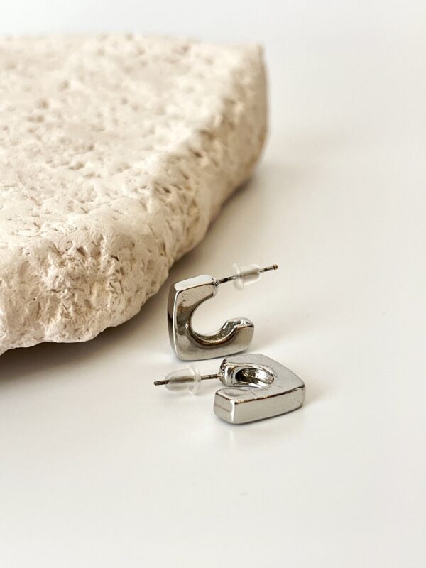 Gümüş Renkli Mini Küpe