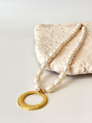 IMG-5707-2.jpg 14K Altın Kaplama Halka Detaylı Dorikalı Tasarım İnci Kolye