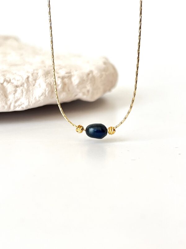 14K Altın Kaplama Dorika Detaylı Siyah İnci Kolye