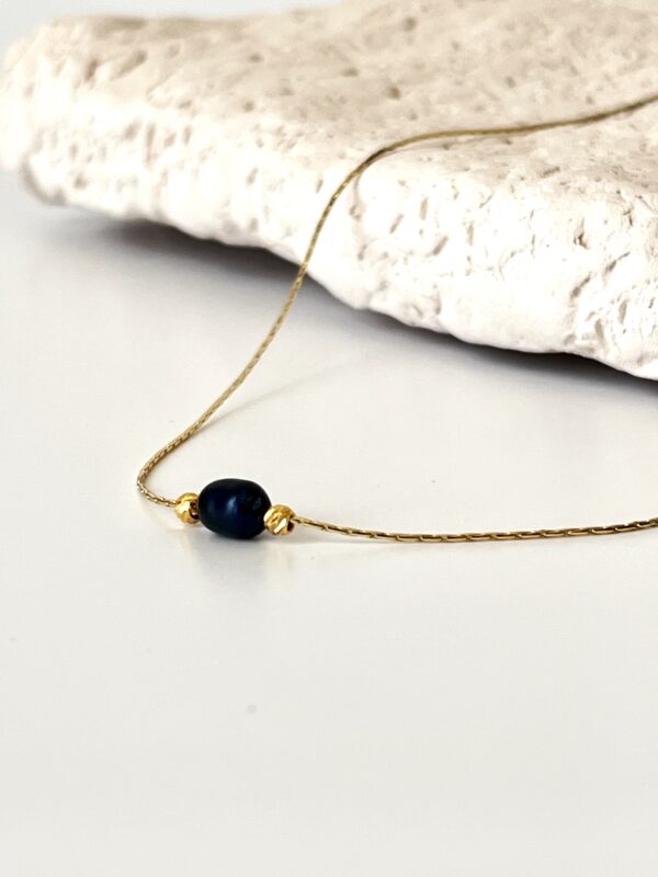 14K Altın Kaplama Dorika Detaylı Siyah İnci Kolye