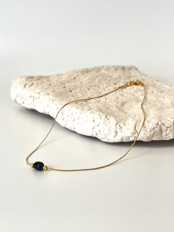 14K Altın Kaplama Dorika Detaylı Siyah İnci Kolye