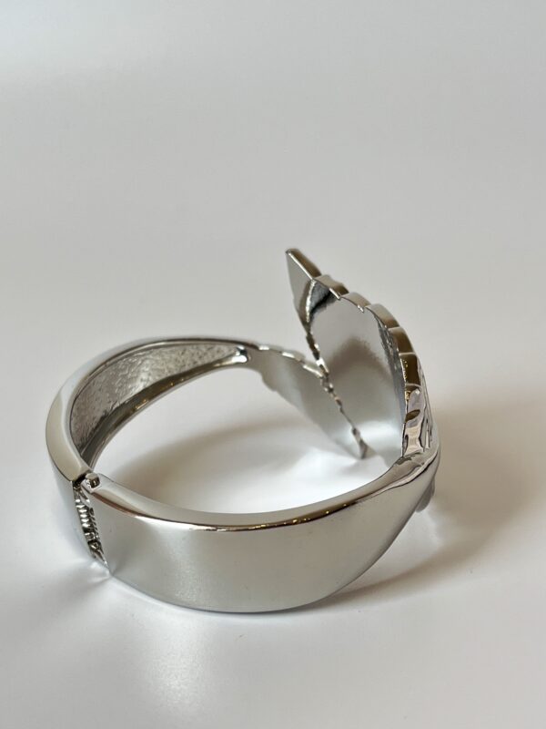 Yaprak Desenli Çelik Kelepçe