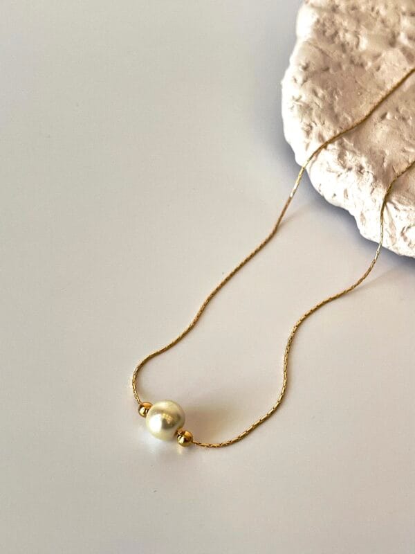 Tek Cam İncili Altın Kaplama Tasarım Kolye