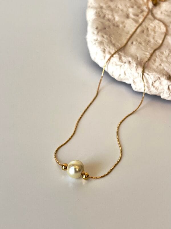 Tek Cam İncili Altın Kaplama Tasarım Kolye