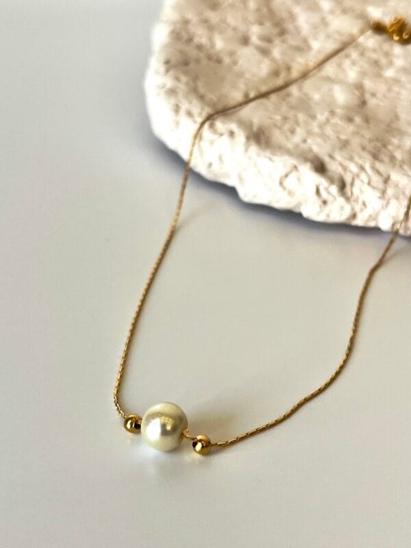 Tek Cam İncili Altın Kaplama Tasarım Kolye