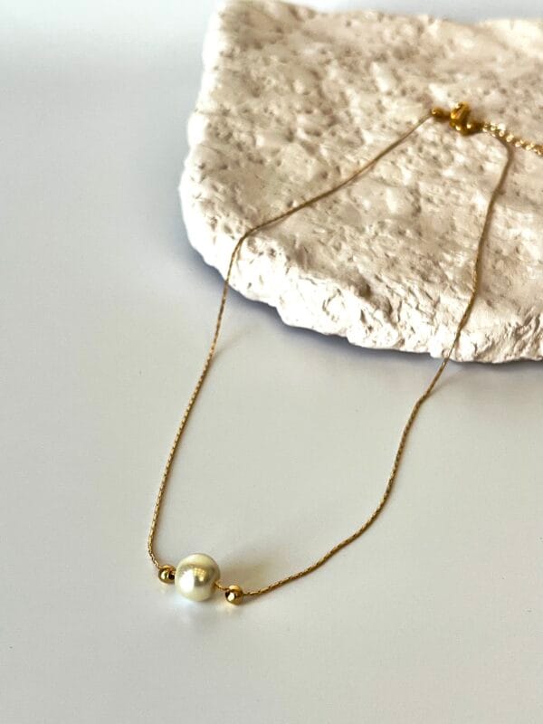 Tek Cam İncili Altın Kaplama Tasarım Kolye