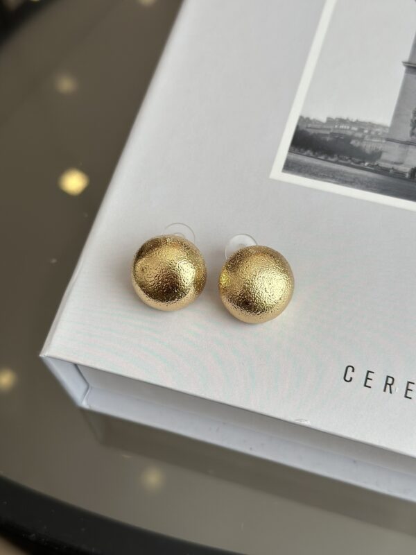 Gold Renk İşleme Detay Top Model Kadın Vip Küpe