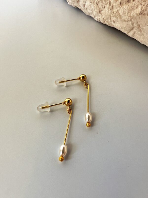 Mayorka İncili Minimal Tasarım Altın Kaplama Küpe