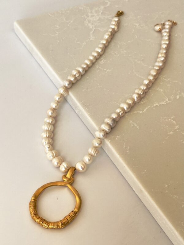 Oval Uç Detaylı Tasarım İnci Kolye