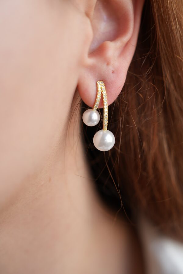 Pirinç Gold Renk Zirkon Taşlı Sarkıt Model İnci Detay Kadın Küpe