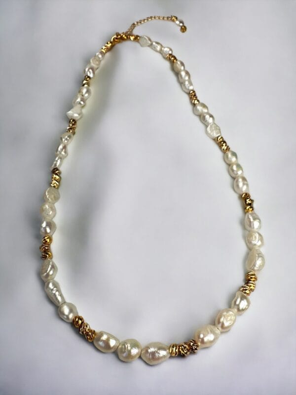 Lara Dorika Detaylı Sakız İnci Kolye ve Bileklik Set