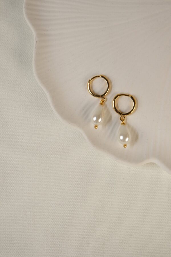 Mayorka İnci Detaylı Minimal Tasarım Altın Kaplama Halka Küpe