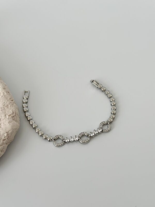 Gümüş Renk Zirkon Taşlı Halka Figürlü Topçuk Model Bileklik