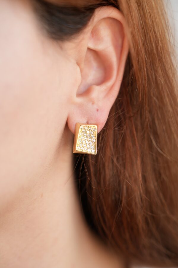 Pirinç Gold Renk Zirkon Taşlı Plaka Model Kadın Küpe