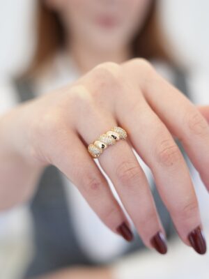 a76ade6c678d2ab293941f8d2942651a-1.jpg Zirkon Taş Detaylı Sarmal Çelik Yüzük