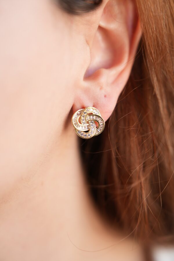 Gold Renk Zirkon Taşlı Sarmal Model Kadın Küpe