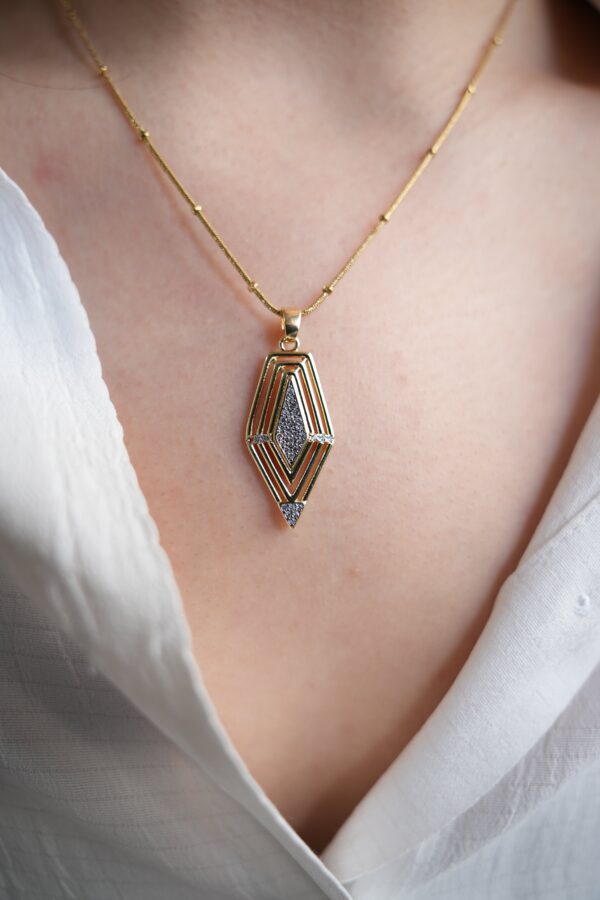 Çelik Gold Renk Zirkon Taşlı Vintage Model Kadın Kolye