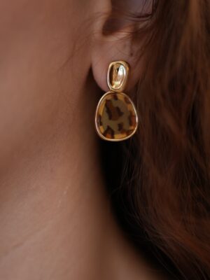 Pirinç Gold Renk Sallantı Leopar Desen Kare Model Kadın Küpe